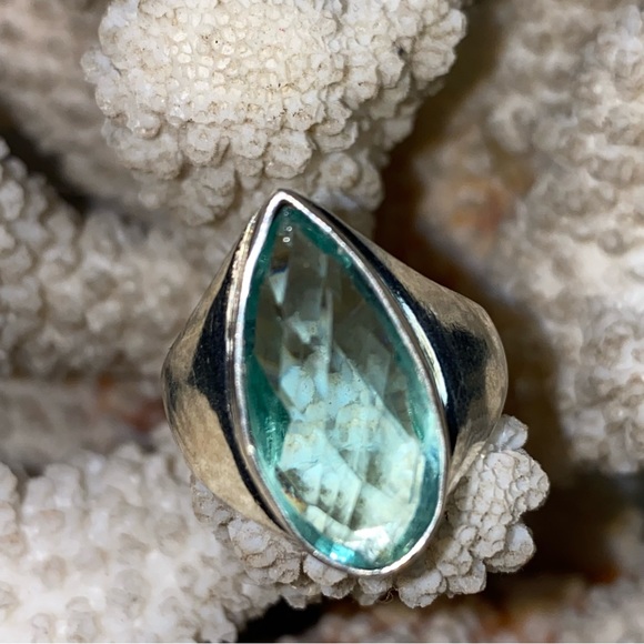 Sparkly Aqua blue Topaz teardrop facet cut ring - Picture 4 of 10